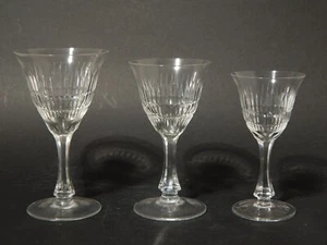 ANTICO ART DECO ELEGANTE SERVIZIO 18 BICCHIERI CALICI VETRO MOLATO - Imagen 1 de 8