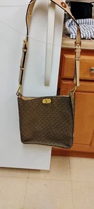 Michael Kors Sullivan Large Signature Messenger Bag - Picture 1 of 5
