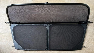 BMW 1 SERIES CONVERTIBLE WIND DEFLECTOR & BAG - GENUINE BMW - PRISTINE CONDITION - Image 1 of 4