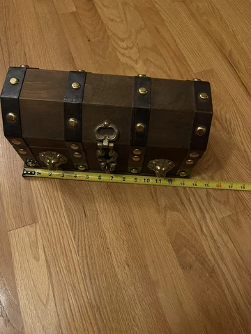 VINTAGE TREASURE CHEST LIONSHEAD 13 1/2 LONG Cover