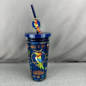 Disney Parks Verzaubertes Tiki Zimmer Kunststoff Becher mit Strohhalm und Charm Neu 20oz - Bild 1 von 10
