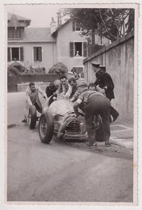 Photo argentique Montagne à Pau -Accident AUTOMOBILE au GRAND PRIX- Vintage 1952 - Imagen 1 de 2