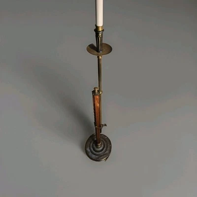 Lámpara de pie trinquete ajustable años 40 estilo Frances Elkins base de latón caoba Foto 1 de 4