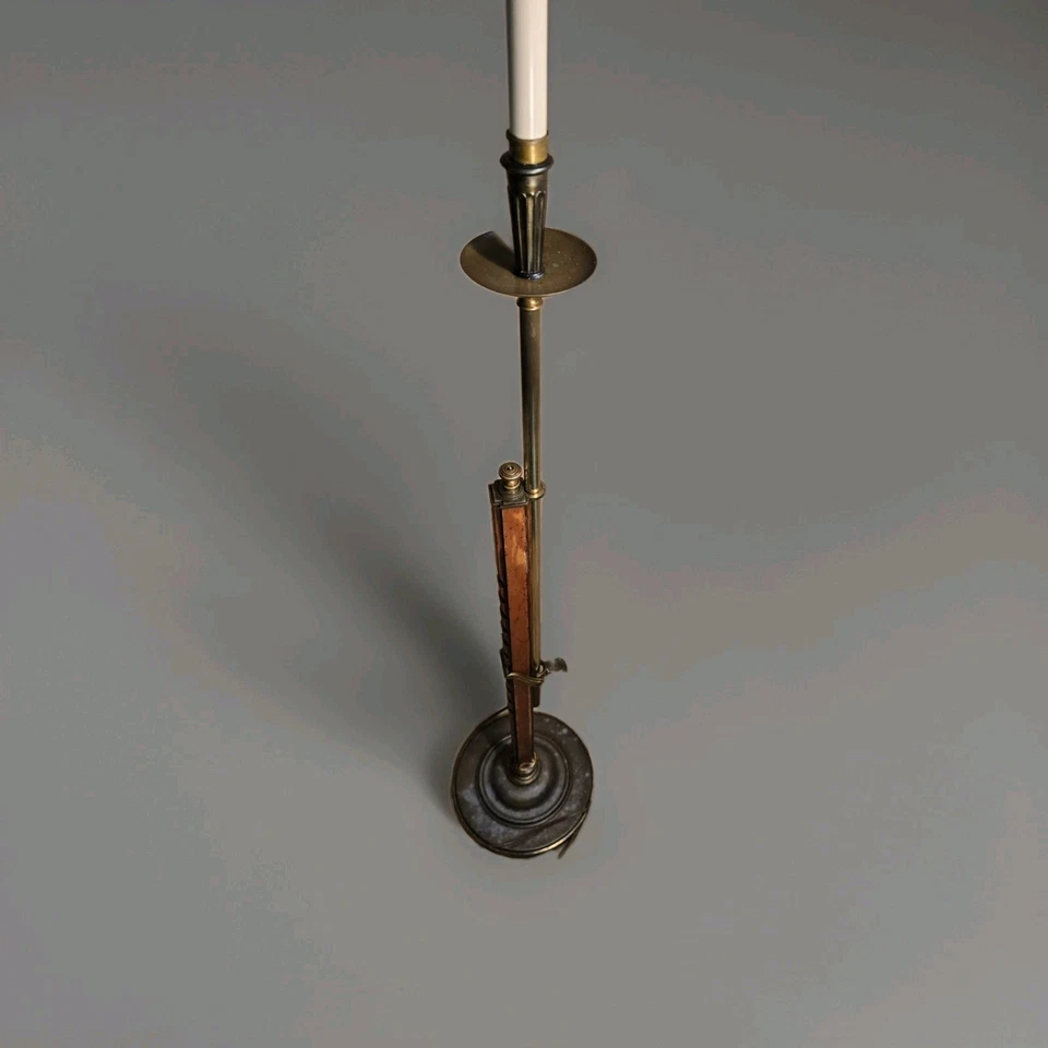 Lámpara de pie trinquete ajustable años 40 estilo Frances Elkins base de latón caoba Foto 1 de 4