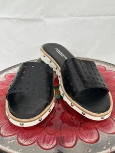 Charles David Space perforierte Nieten-Pantoletten Sandalen schwarz/silber Damengröße 6 " - Bild 1 von 5
