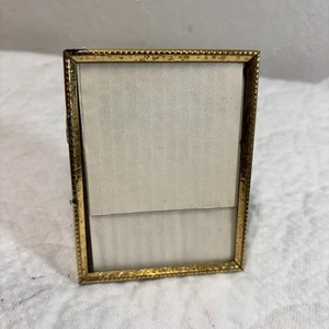 Kleiner Vintage Gold Metallrahmen mit geätztem Rand 4,5”x3,5” - Bild 1 von 6