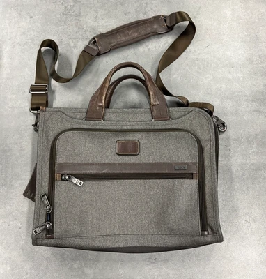 Tumi Alpha 2 Slim Deluxe Portfolio Briefcase Laptop Bag Nylon 26110EG2 Reg $395 - Image 1 of 4