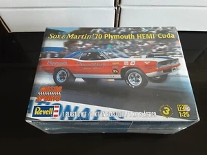 REVELL MOTOR SPORTS "SOX & MARTIN" 70 PLYMOUTH HEMI CUDA PRO STOCK MODEL KIT - Picture 1 of 5
