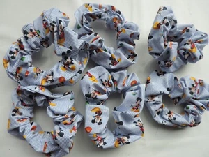 Handgefertigte Mickey Mouse Disney Stoff Haar Scrunchie Bommel Krawatte KOSTENLOSER VERSAND - Bild 1 von 2