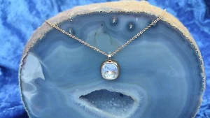 Energetix Magnetschmuck: Goldfarbene Kette mit Swarovski-Anhänger - Bild 1 von 5