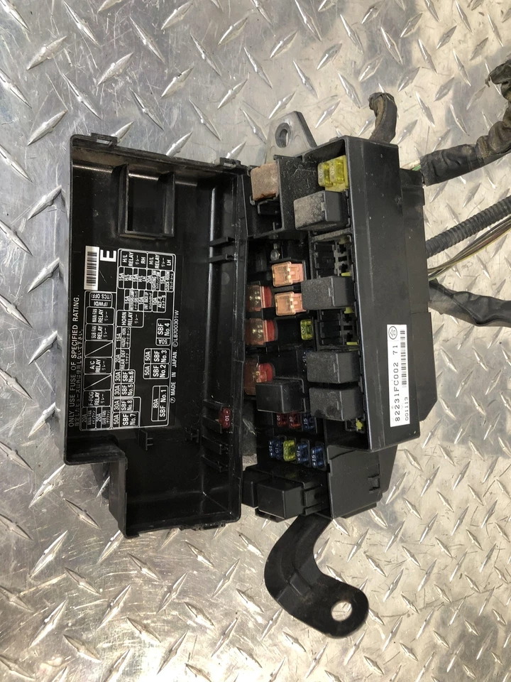 Caja de fusibles de motor Subaru Forester 00-02 2,5 probado por fabricante original * Foto 1 de 4