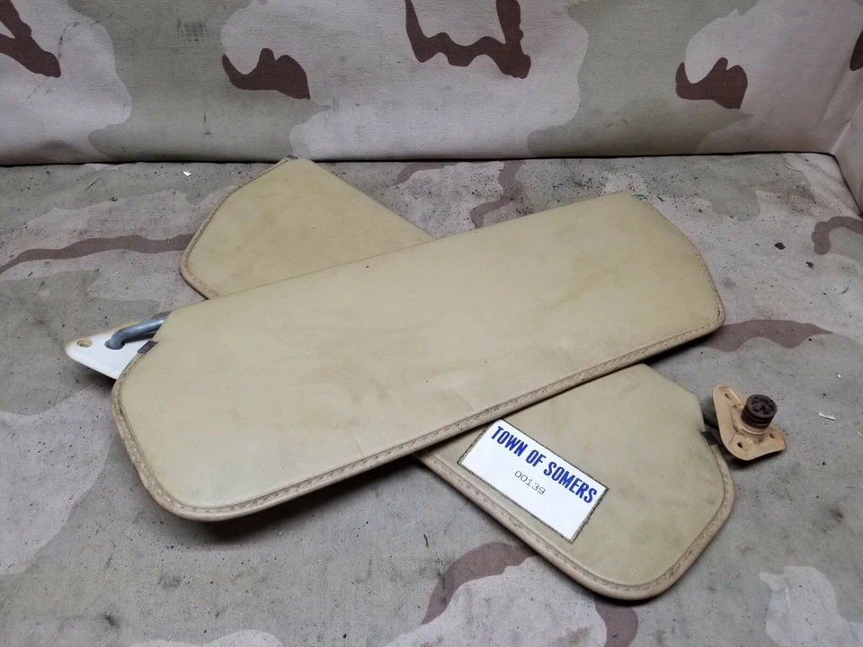 1977 77 GMC Sierra Chevrolet Silverado Blazer Jimmy Tan DoeSkin quebra sol fabricante de equipamento original - Imagem 1 de 4