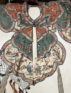 Antiker Kragen aus chinesischer Seidenstickerei mit verbotener Naht aus dem 19. Jh. - Bild 1 von 24