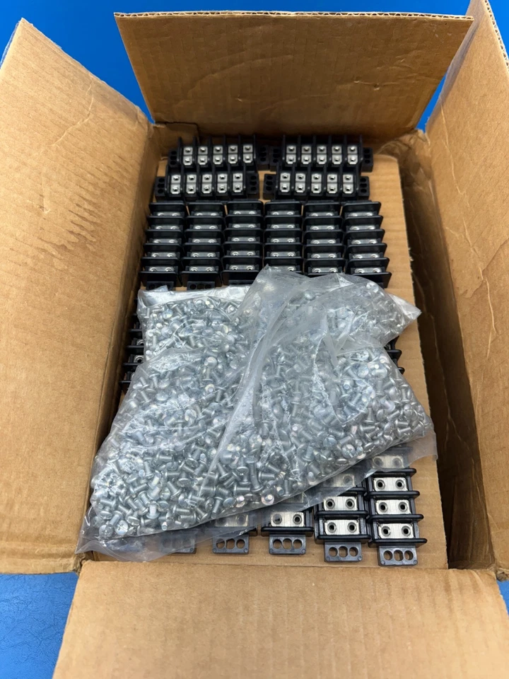 Caja de 154 - Bloques de barrera de 5 polos Cooper Bussmann TB300-0500 Magnum TB3 Foto 1 de 4