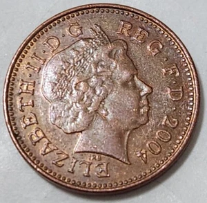 UNITED KINGDOM 🇬🇧 ONE (1) PENNY COIN 2004 (QUEEN ELIZABETH II) - Picture 1 of 2