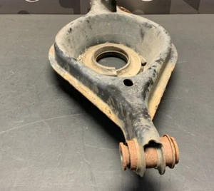 2010 CADILLAC CTSV CTS-V DRIVER REAR LOWER CONTROL ARM SPRING SEAT USED OEM - Picture 1 of 9