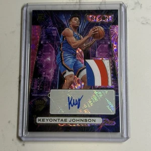 2023 Panini Recon Novice FOTL Pink /18 Keyontae Johnson RPA Rookie Patch Auto - Bild 1 von 3
