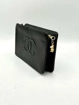 Authentic Chanel Black Lambskin Quilted Clutch w/ COA – Gold CC Charm Foto 1 de 4