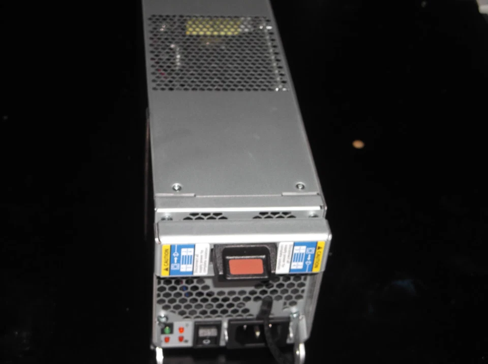 Fuente de alimentación NetApp X518A-R6 110/220V CA 580W DS4243 estante 114-00070+A0 Foto 1 de 1