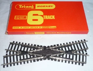 HORNBY CALIBRE OO UNA MANO IZQUIERDA DIAMOND CROSSING SERIE 6 PISTAS R614 - Imagen 1 de 1
