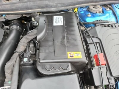 Верхняя крышка дизельного аккумулятора Mercedes Benz A200 W176 2.1 AMG 2013-2018 годов выпуска - Изображение 1 из 4