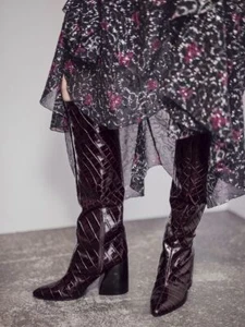 $1390 CHLOE WAVE DEEP PURPLE CROCO CHUNKY HEEL TALL BOOTS EU 39 I LOVE SHOES - Picture 1 of 10