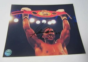 Der Champ! Anthony Joshua signiertes 8x10 Foto mit Kaka. - Bild 1 von 3