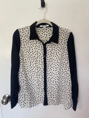 Top de lunares blanco y negro Forever 21 talla grande manga larga Foto 1 de 4