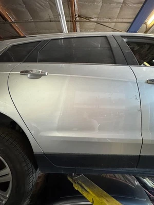 Cadillac SRX 2010-2012 panel de carcasa de puerta de pasajero trasero derecho OEM Foto 1 de 4