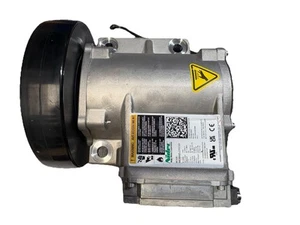 NIDEC 3 Phase BRUSHLESS PERMANENT MAGNET GEAR MOTOR M039WZLCP0123 - Picture 1 of 16