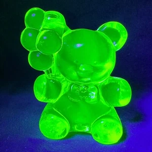 Uranium Glass Boyd Patrick Balloon Bear In Lime Light Glows Figurine made 2011 - Picture 1 of 13
