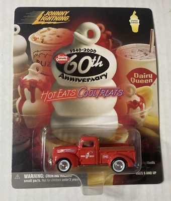 Camioneta pickup Dairy Queen 60 aniversario escala 1/64 Johnny Lightning Dicast roja Foto 1 de 4