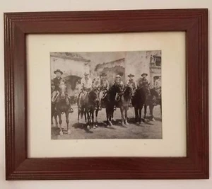DIE GLORREICHEN SIEBEN 1960 FILM Yul Brynner 8x10 B/W FOTO GERAHMT gebraucht - Bild 1 von 1