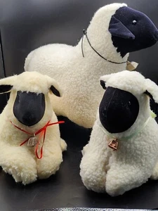Adorable juego de 3 peluches primitivos ovejas/cordero años 80. 11-15,5"L - Imagen 1 de 18