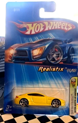2005 Hot Wheels "Aston Martin V8 Vantage" первое издание Realistix 11/20 - Изображение 1 из 4