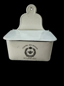 Metal Shabby Chic Cottage Queen Bee Container W Lid - Picture 1 of 6