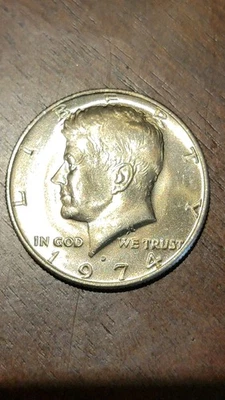 Kennedy 1974D medio dólar matriz doble anverso variedad FS-101 casi sin circular Foto 1 de 3