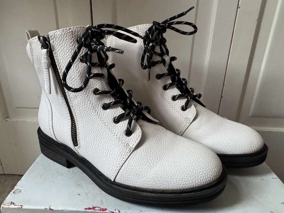 Botas de combate Baretraps Amysue talla 7M de cuero blanco con cremallera con cordones tacón ancho para mujer Foto 1 de 4