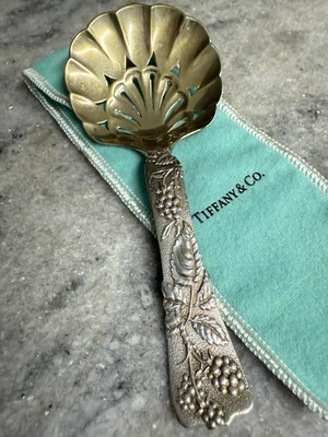 Antigua cuchara ranurada de servidor de bayas TIFFANY & CO de plata esterlina #752-M 40 g Foto 1 de 4
