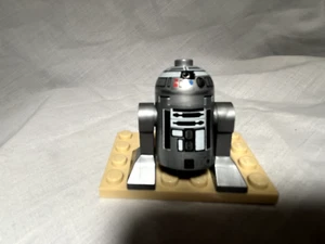 Lego Star Wars Minifigure R2-Q2, IMPERIAL ASTROMECH, Set 7915 V-Wing Starfighter - Picture 1 of 4