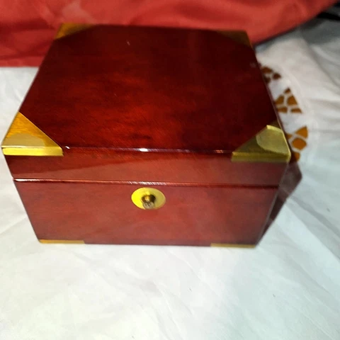 VTG TIFFANY & Co. Swing Desk Clock Mahogany & Brass Box Swiss Quartz movt Cover