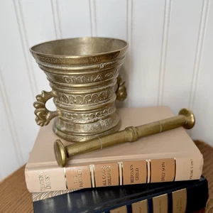 Solid Brass Mortar & Pestle Ornate HEAVY Amor Vincit Omnia 1771 Spes Mea In Deo - Picture 1 of 11