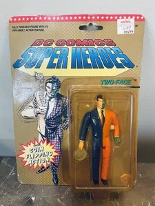 1990 Toybiz DC Comics Super Heroes Two-Face NIB - Picture 1 of 2