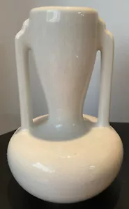 VINTAGE ART DECO "INDIAN" WHITE POTTERY VASE DOUBLE HANDLED 202 Made In USA - Picture 1 of 4