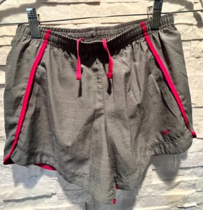 EUC Mädchen Nike Dri-Fit gefütterte Standard Sportshorts Kordelzug Taille grau L - Bild 1 von 5