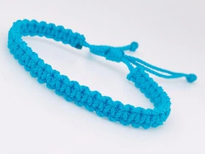 Pulsera Azul Turquesa Tejida A Mano Excelente Regalo Para Alguien Muy Especial - Picture 1 of 3