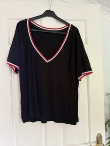 Boohoo Plus Size Too Black With Red Trim Short Sleeved Size 22 HA4 - Picture 1 of 2