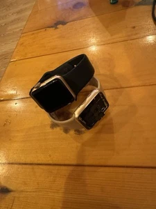 2 series 3 Apple Watches Untested For Parts Only - Photo 1 sur 3
