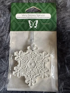 Neu in Verpackung/Rarität! Scentsy sehr verschneite Fichte Schneeflocke Porzellan hängende Ornament Geschenkanhänger - Bild 1 von 3