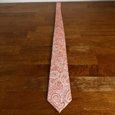 Gravata masculina Geoffrey Beene mistura de seda rosa paisley - Imagem 1 de 4